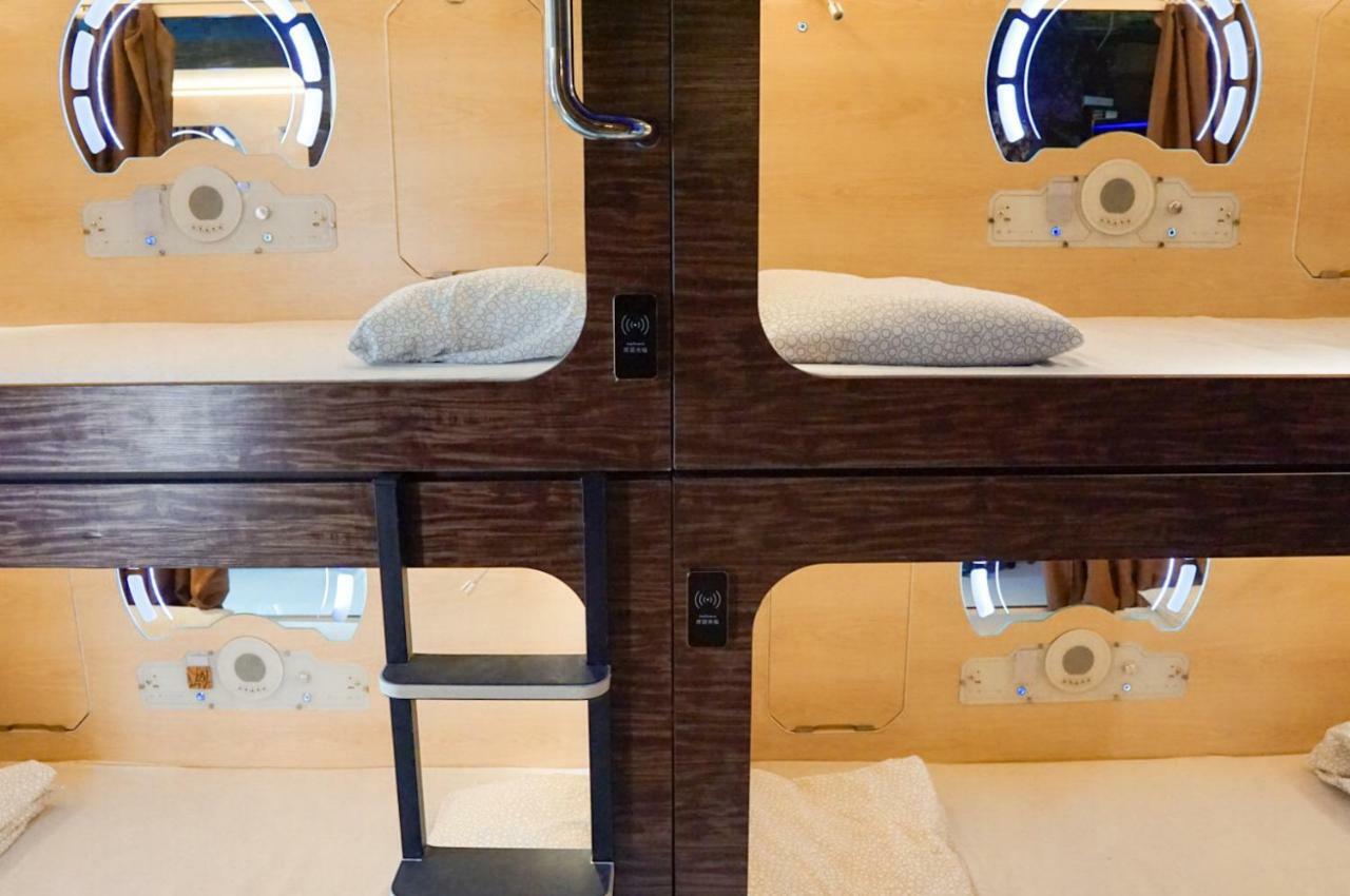 Capsule hotel Snooze